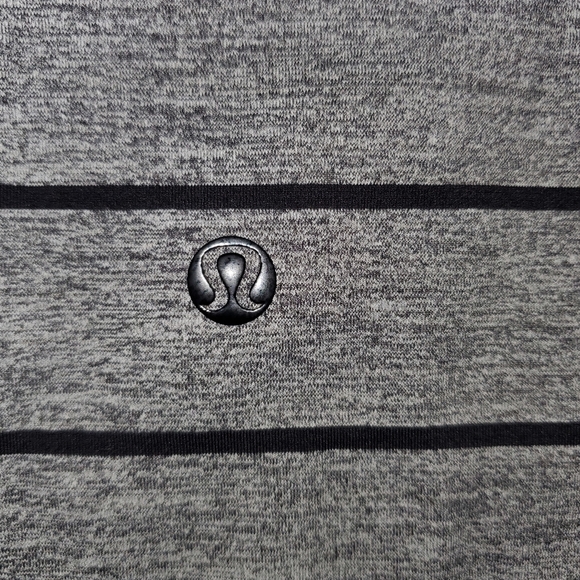 Lululemon Assert Polo Sz M - Picture 3 of 4